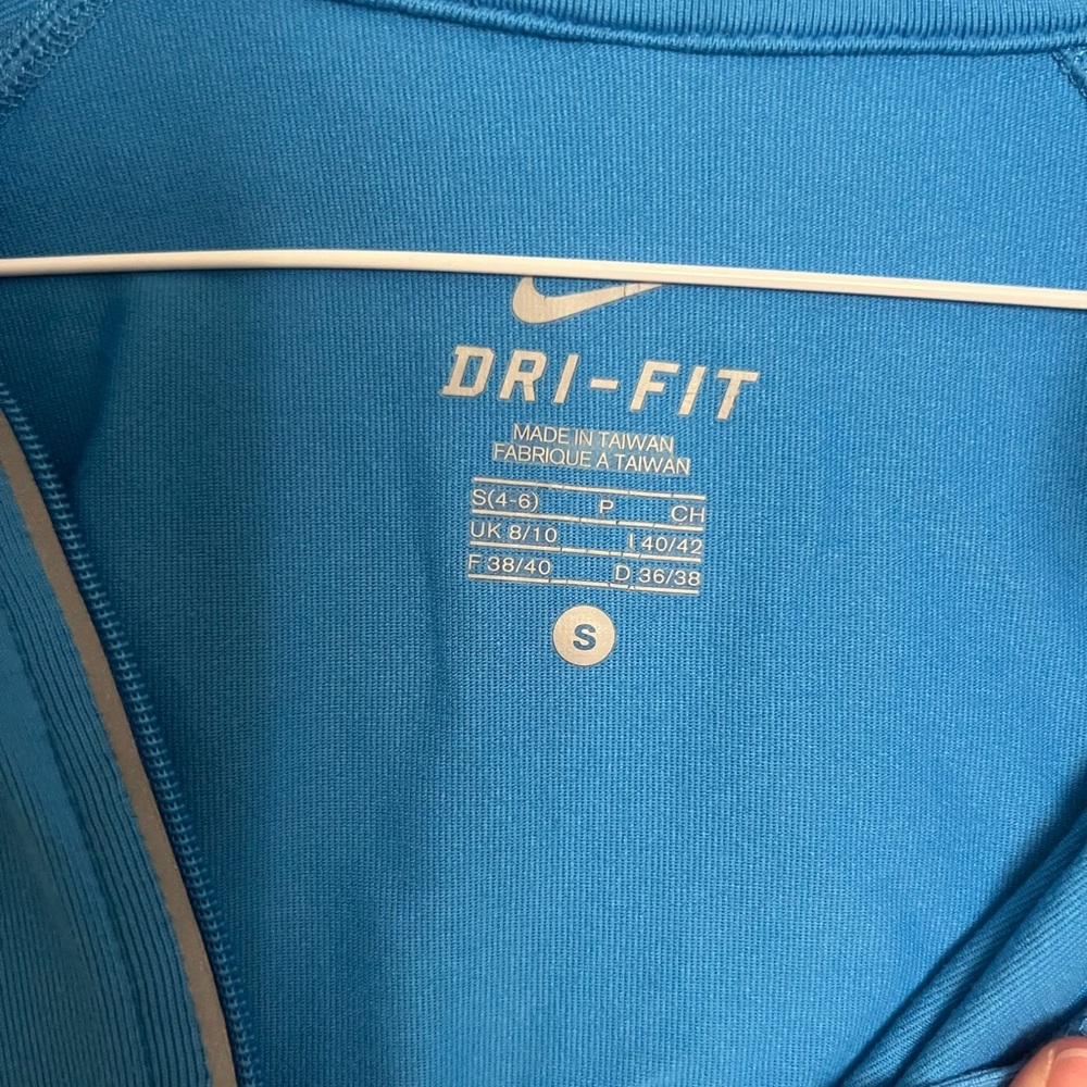 Nike - Picture 2 of 3